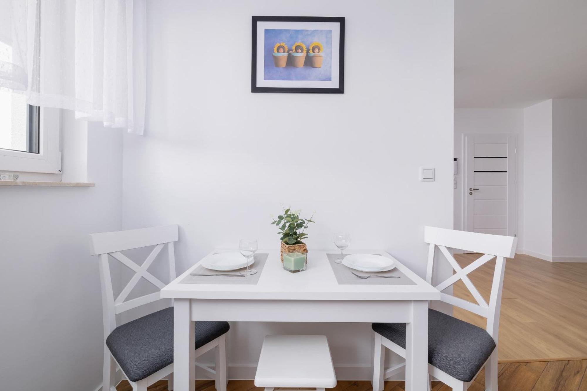 Modern Apartment With Parking Near Tauron Arena By Rent Like Home Krakow Exterior photo